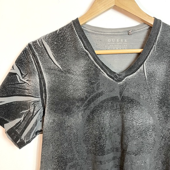 Guess Men’s V-Neck Tee - Picture 2 of 5